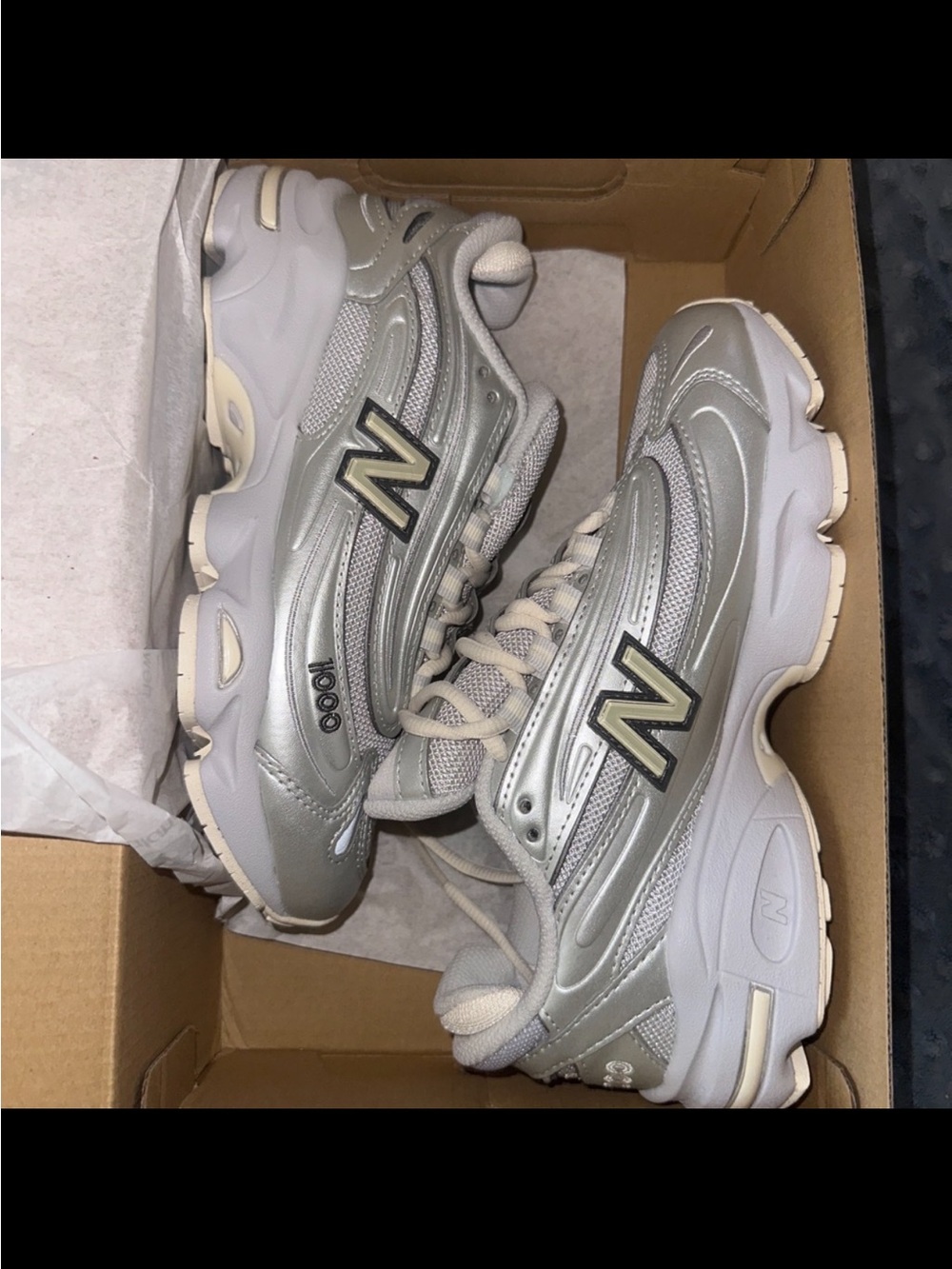 New Balance Women's Silver and Cream 1000 Sneakers